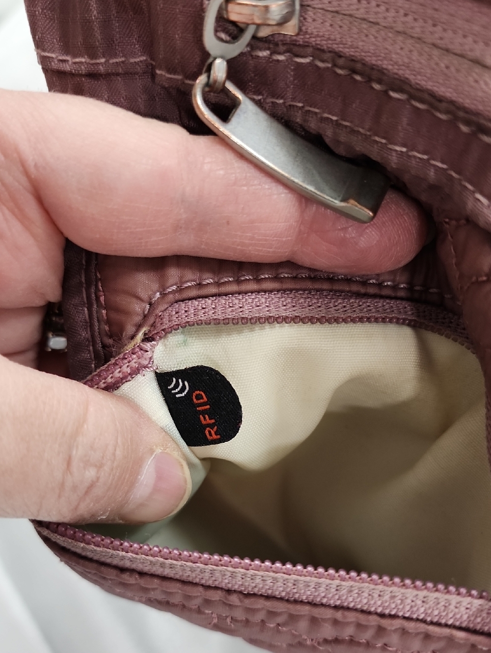 Sherpani Jagle (Jag Le or Jagle) Adjustable Nylon Crossbody Purse. RFID. Mauve. - Picture 7 of 14